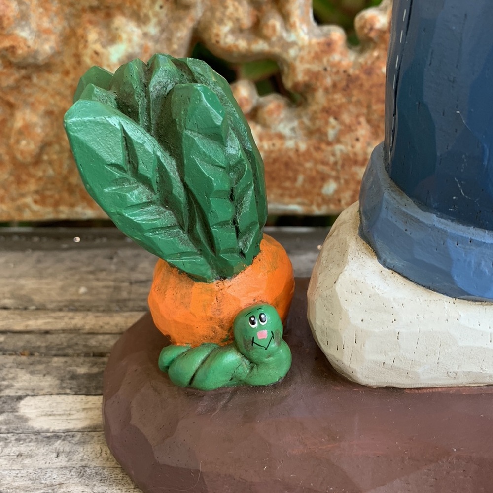 Retired Eddie Walker Gardner Rabbit - Picture 5 of 10
